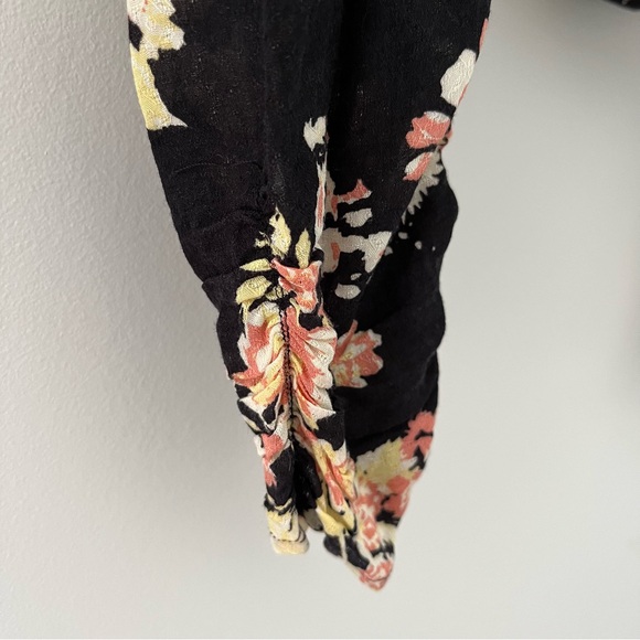 Free People Hilary Smocked Floral Top/Ruched Sleeve/NWT M - Picture 7 of 9